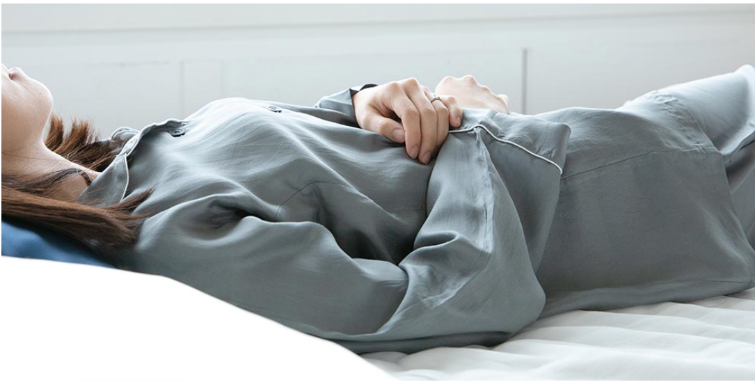 パジャマの素材で快眠を手に入れる！季節・体質に合わせた選び方とおすすめ素材