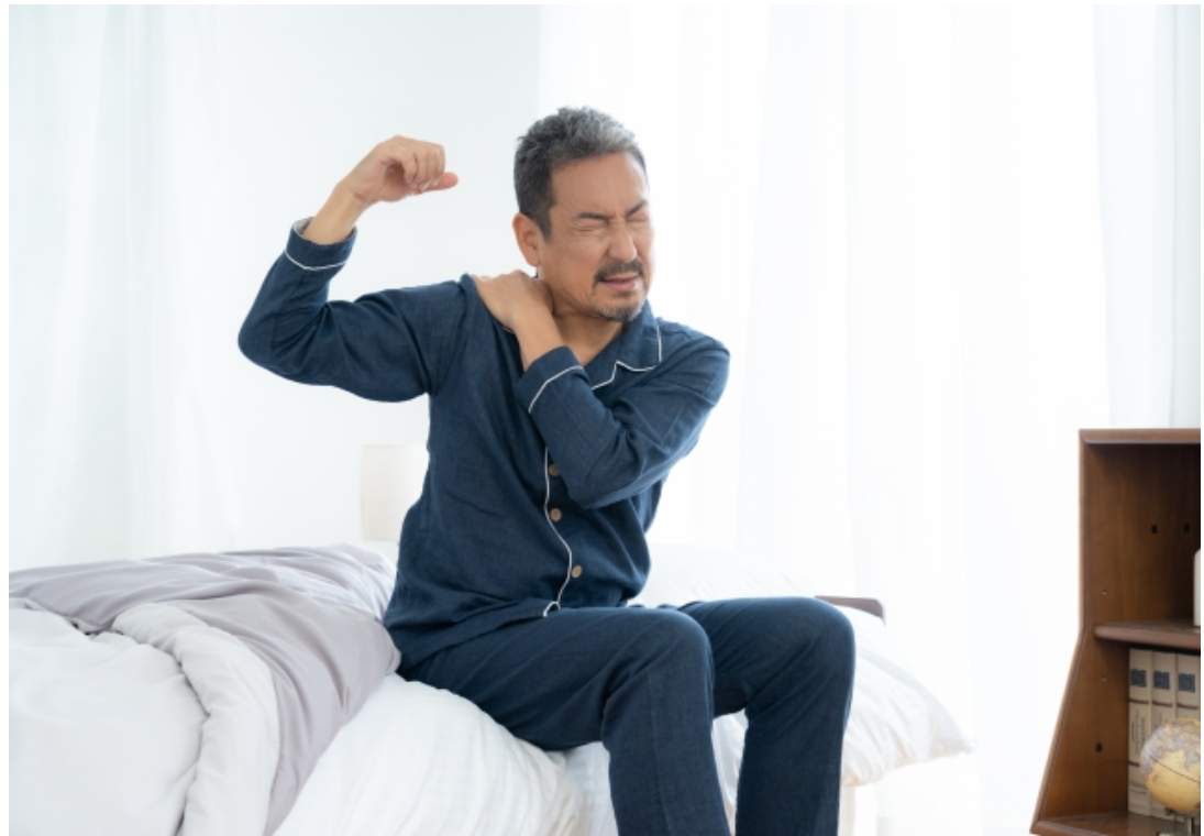 枕が原因かも？朝の辛い肩こりを解消する自分に合う枕の正しい選び方