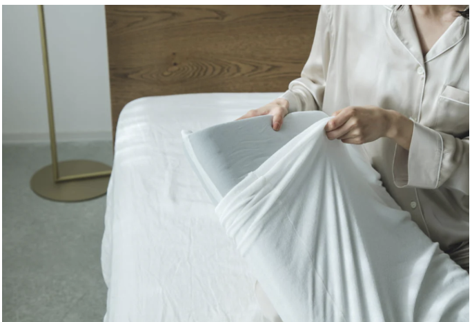 枕カバーの正しい洗い方と頻度とは？臭い・黄ばみ・肌荒れの原因と解決法まで徹底解説！