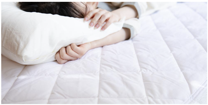 ウレタンマットレスとベッドパッドの併用は効果的？寝心地改善の最適な使い方・選び方を徹底解説